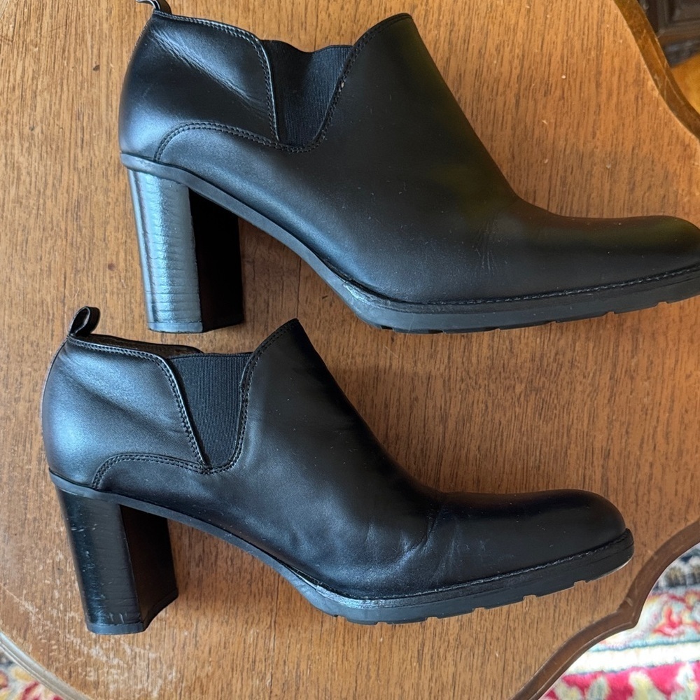 EUC Bass Women's Black Leather Ankle Booties So Versatile Great Quality Solid!